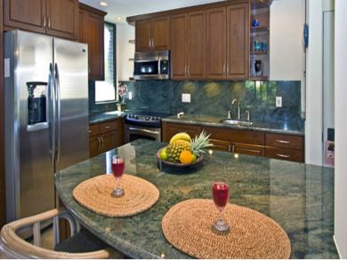 Fully equipped kitchen & brakfast bar